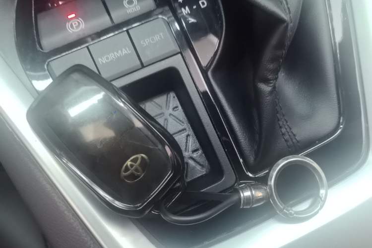 Used Toyota RAV4 2024 2.0L CVT Two-Wheel Drive Fashion Plus Edition Vehicle Key