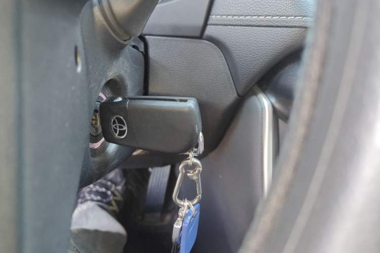 Used Toyota RAV4 2024 2.0L CVT Two-Wheel Drive Urban Edition Vehicle Key