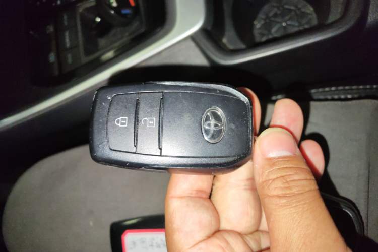 Used Toyota RAV4 2024 2.0L CVT Two-Wheel Drive Fashion Edition Vehicle Key