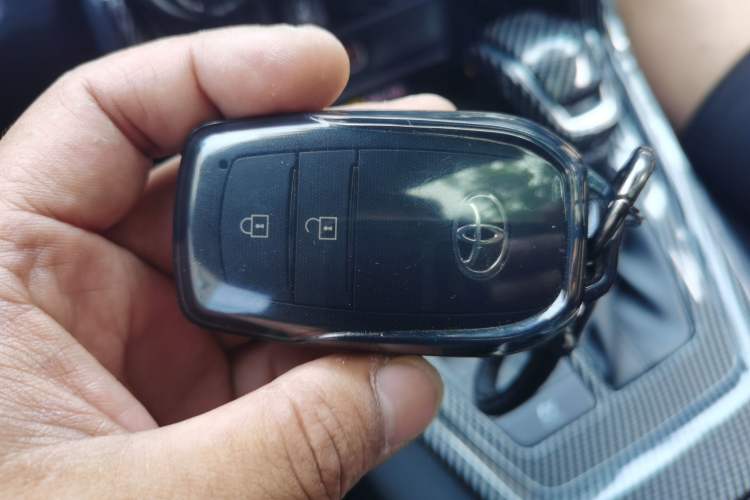 Used Toyota RAV4 2024 Dual-Motor 2.5L E-CVT Two-Wheel Drive Elite Plus Edition Vehicle Key