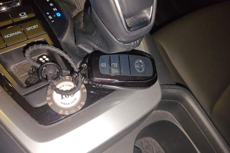 Used Toyota RAV4 2024 Dual-Motor 2.5L E-CVT Two-Wheel Drive Elite Plus Edition Vehicle Key