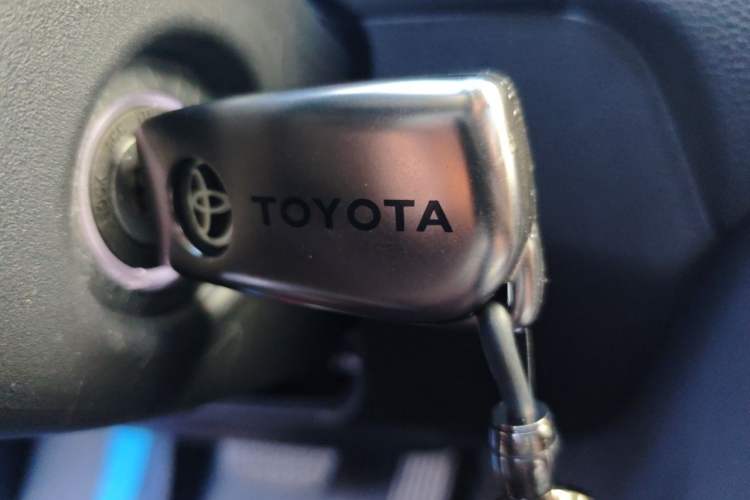 Used Toyota RAV4 2024 2.0L CVT Two-Wheel Drive Urban Edition Vehicle Key