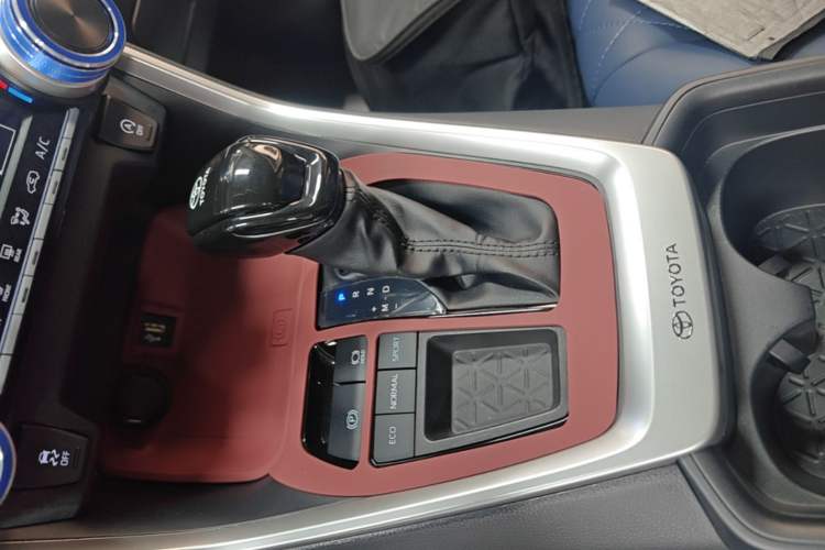 Used Toyota RAV4 2024 2.0L CVT Two-Wheel Drive Urban Edition Gear Lever