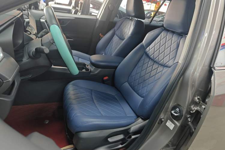 Used Toyota RAV4 2024 2.0L CVT Two-Wheel Drive Urban Edition Left Front Seat