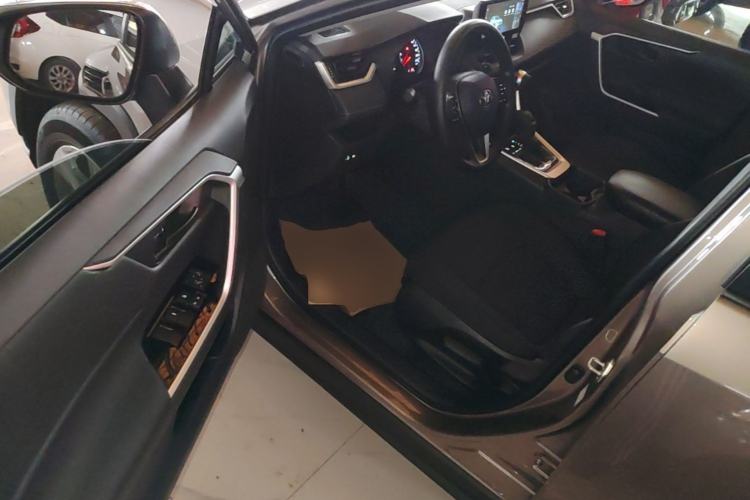 Used Toyota RAV4 2024 2.0L CVT Two-Wheel Drive Urban Edition Driver Seat