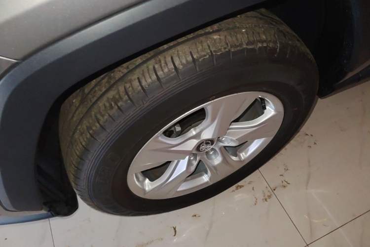 Used Toyota RAV4 2024 2.0L CVT Two-Wheel Drive Urban Edition Left Front Wheel Hub