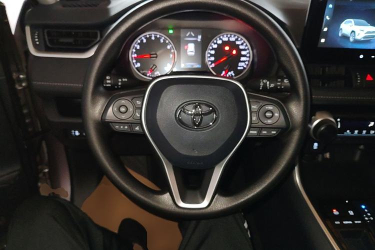 Used Toyota RAV4 2024 2.0L CVT Two-Wheel Drive Urban Edition Steering Wheel