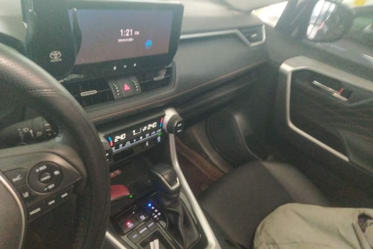 Used Toyota RAV4 2024 2.0L CVT Two-Wheel Drive Fashion Plus Edition Audio And AC Panel