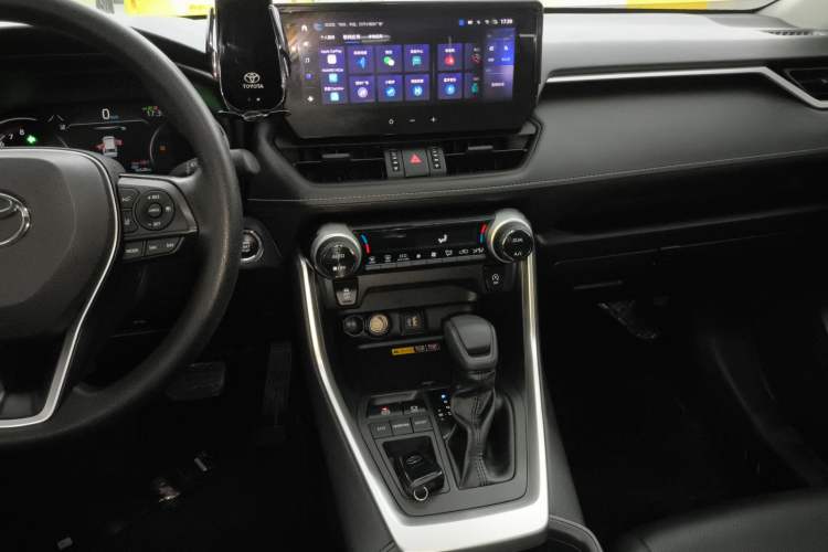 Used Toyota RAV4 2024 2.0L CVT Two-Wheel Drive Fashion Edition Audio And AC Panel