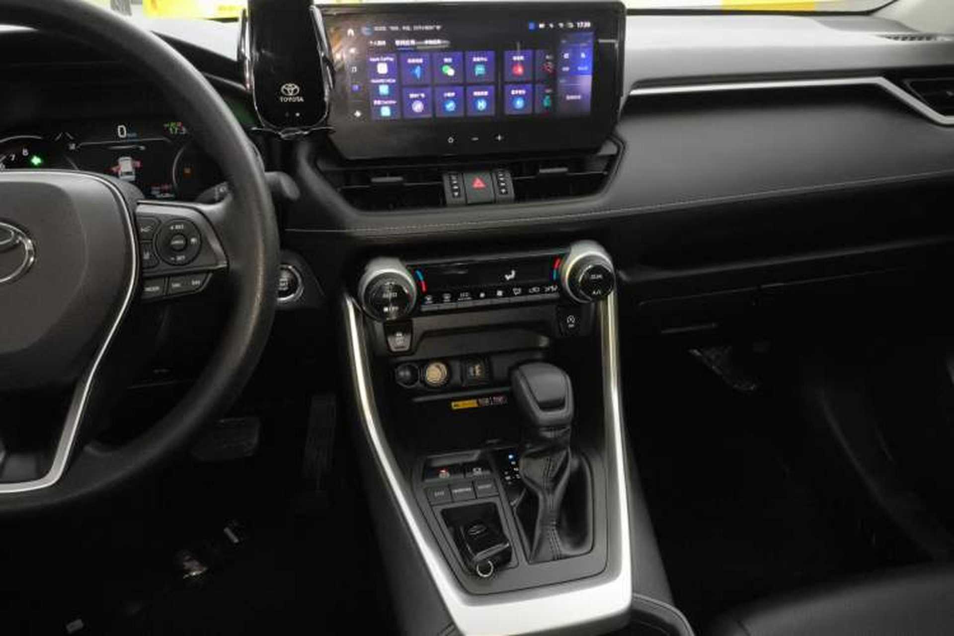 Used Toyota RAV4 2024 2.0L CVT Two-Wheel Drive Fashion Edition Audio And AC Panel