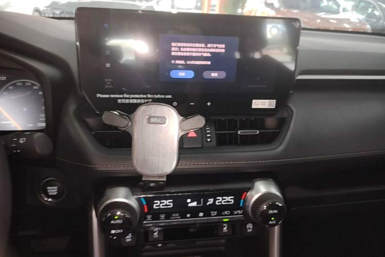 Used Toyota RAV4 2024 2.0L CVT Two-Wheel Drive Fashion Plus Edition Audio And AC Panel