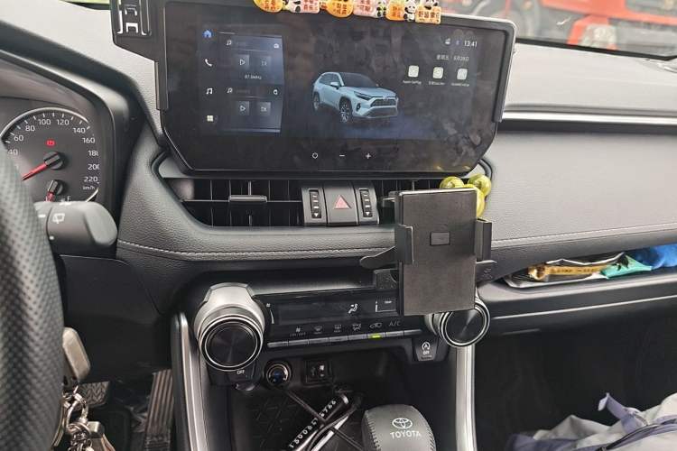 Used Toyota RAV4 2024 2.0L CVT Two-Wheel Drive Urban Edition Audio And AC Panel