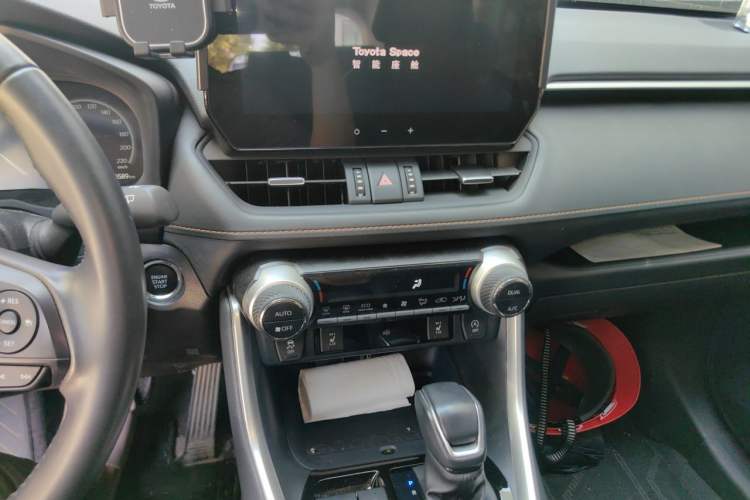Used Toyota RAV4 2024 2.0L CVT Two-Wheel Drive Fashion Plus Edition Audio And AC Panel