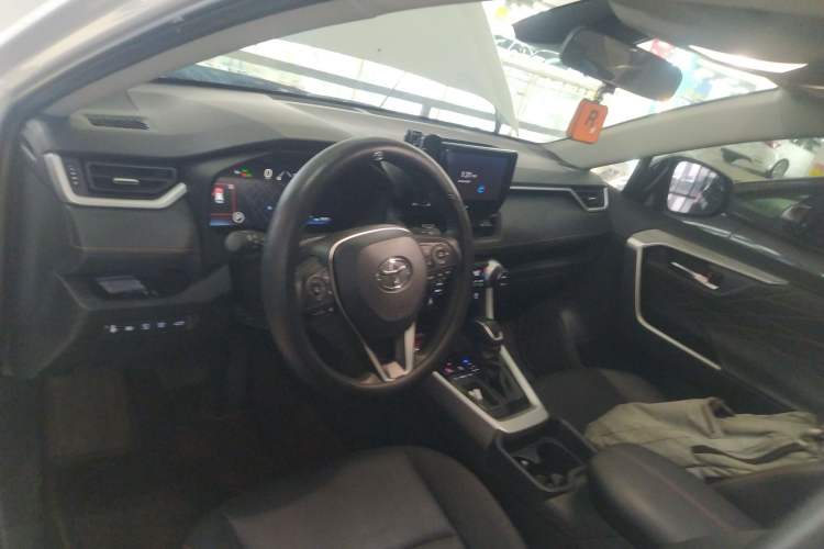 Used Toyota RAV4 2024 2.0L CVT Two-Wheel Drive Fashion Plus Edition Center Console