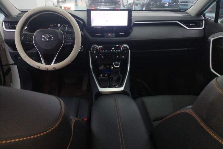Used Toyota RAV4 2024 2.0L CVT Two-Wheel Drive Fashion Plus Edition Center Console