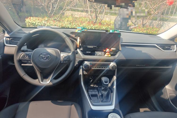 Used Toyota RAV4 2024 Dual-Motor 2.5L E-CVT Two-Wheel Drive Elite Plus Edition Center Console