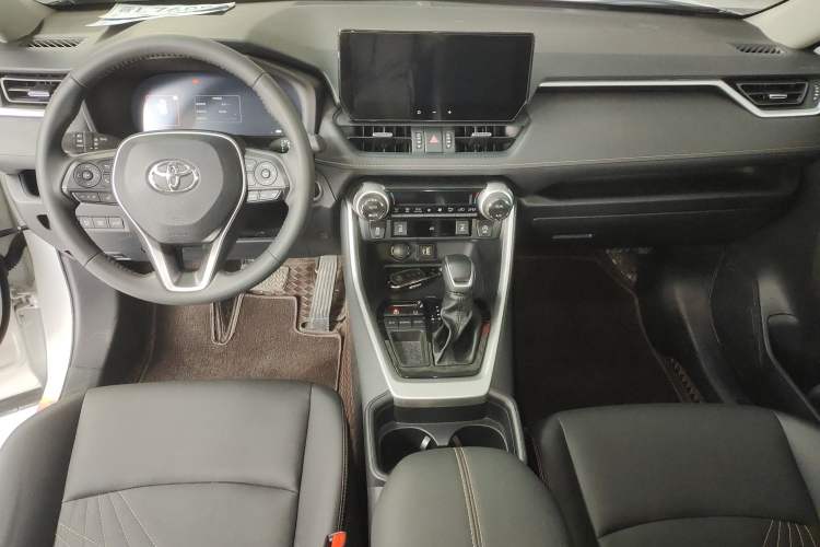 Used Toyota RAV4 2024 2.0L CVT Two-Wheel Drive Fashion Plus Edition Center Console