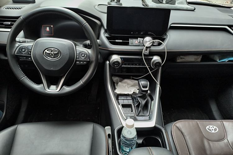 Used Toyota RAV4 2024 Dual-Motor 2.5L E-CVT Two-Wheel Drive Elite Plus Edition Center Console