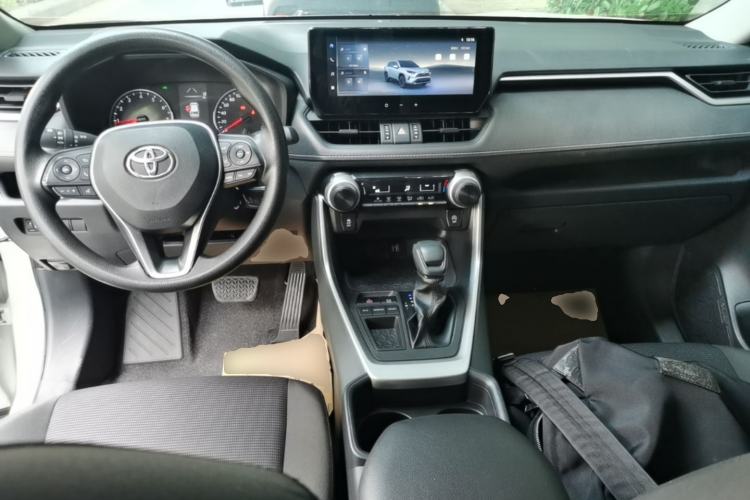 Used Toyota RAV4 2024 2.0L CVT Two-Wheel Drive Urban Edition Center Console