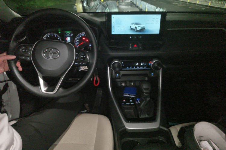Used Toyota RAV4 2024 2.0L CVT Two-Wheel Drive Urban Edition Center Console