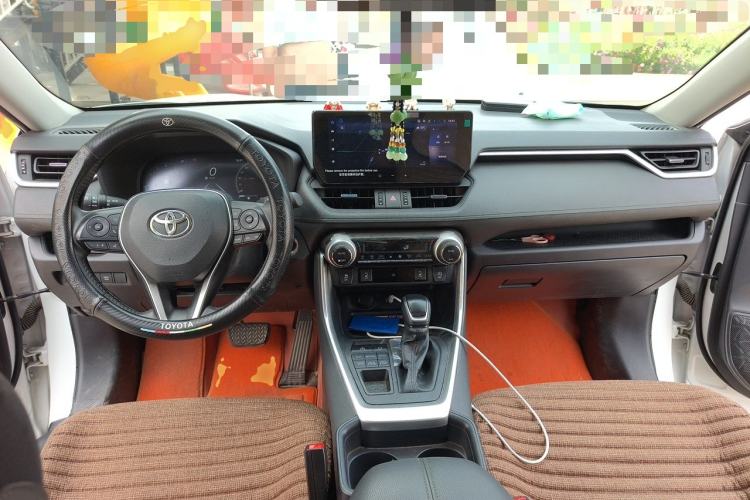 Used Toyota RAV4 2024 2.0L CVT 4x4 Explorer Plus Edition Center Console