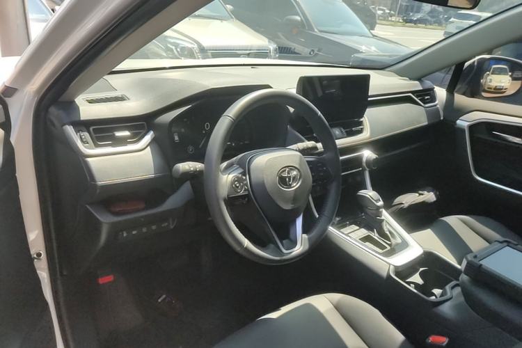 Used Toyota RAV4 2024 2.0L CVT Two-Wheel Drive Fashion Plus Edition Center Console