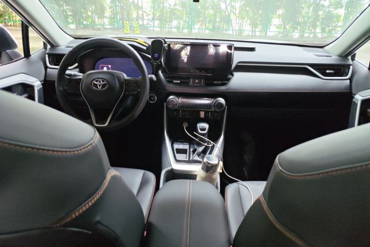 Used Toyota RAV4 2024 2.0L CVT Two-Wheel Drive Fashion Plus Edition Center Console