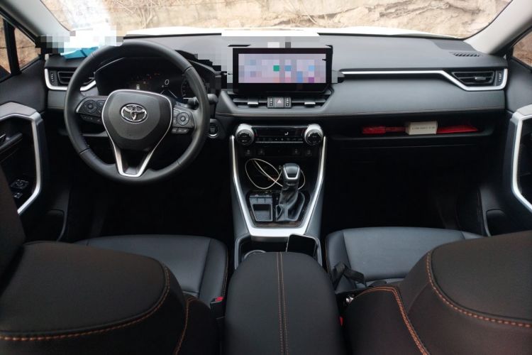 Used Toyota RAV4 2024 2.0L CVT Two-Wheel Drive Fashion Plus Edition Center Console