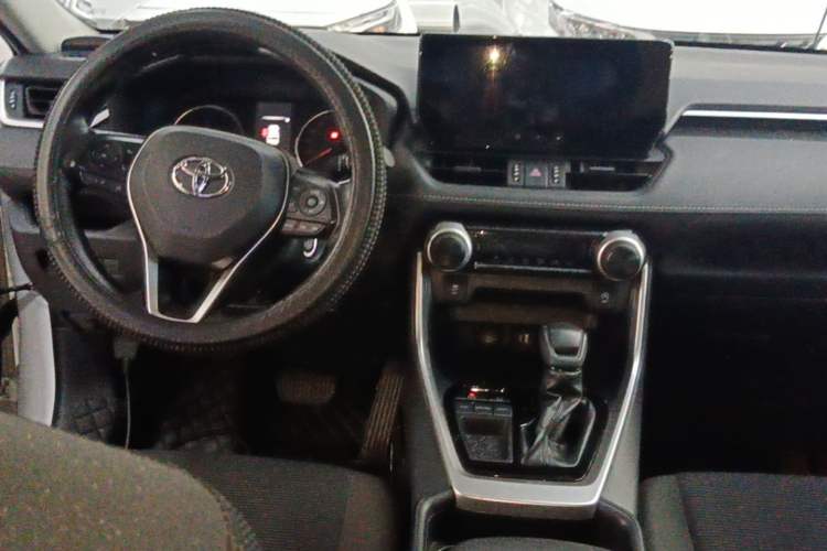 Used Toyota RAV4 2024 2.0L CVT Two-Wheel Drive Urban Edition Center Console