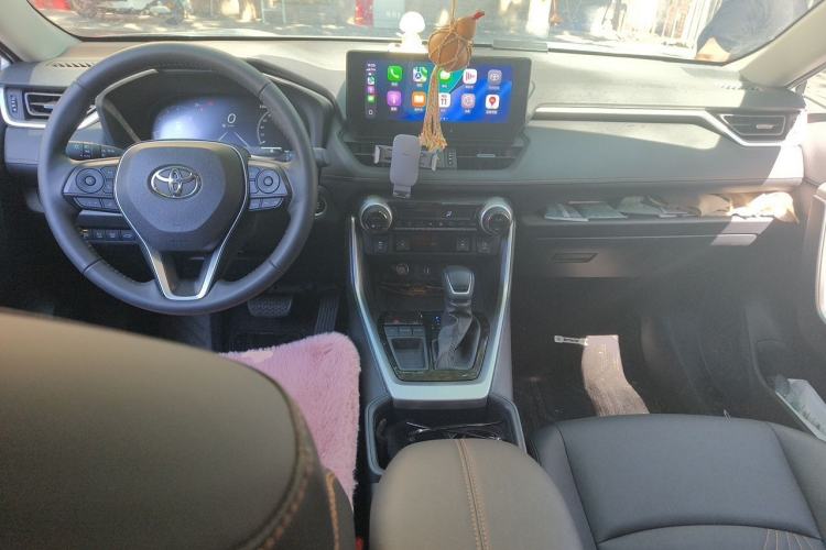 Used Toyota RAV4 2024 2.0L CVT Two-Wheel Drive Fashion Plus Edition Center Console
