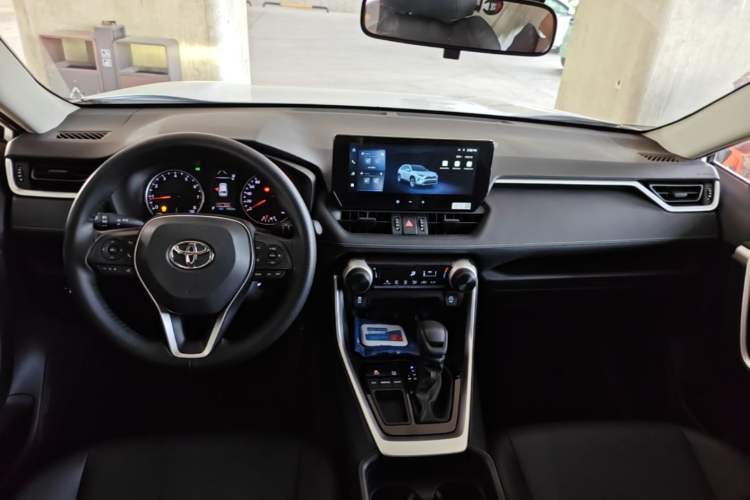 Used Toyota RAV4 2024 2.0L CVT Two-Wheel Drive Urban Edition Center Console