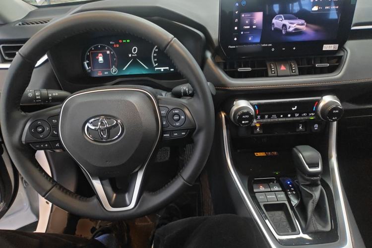Used Toyota RAV4 2024 2.0L CVT Two-Wheel Drive Fashion Plus Edition Center Console
