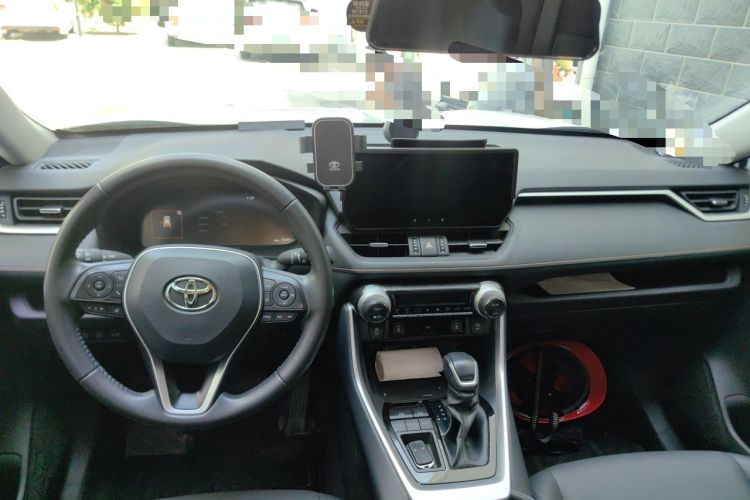 Used Toyota RAV4 2024 2.0L CVT Two-Wheel Drive Fashion Plus Edition Center Console