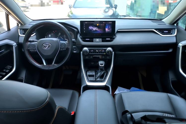 Used Toyota RAV4 2024 2.0L CVT Two-Wheel Drive Fashion Plus Edition Center Console