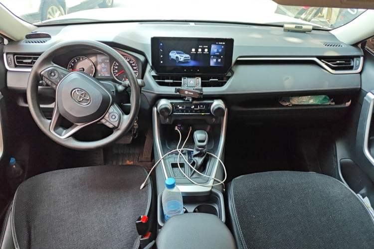 Used Toyota RAV4 2024 2.0L CVT Two-Wheel Drive Urban Edition Center Console