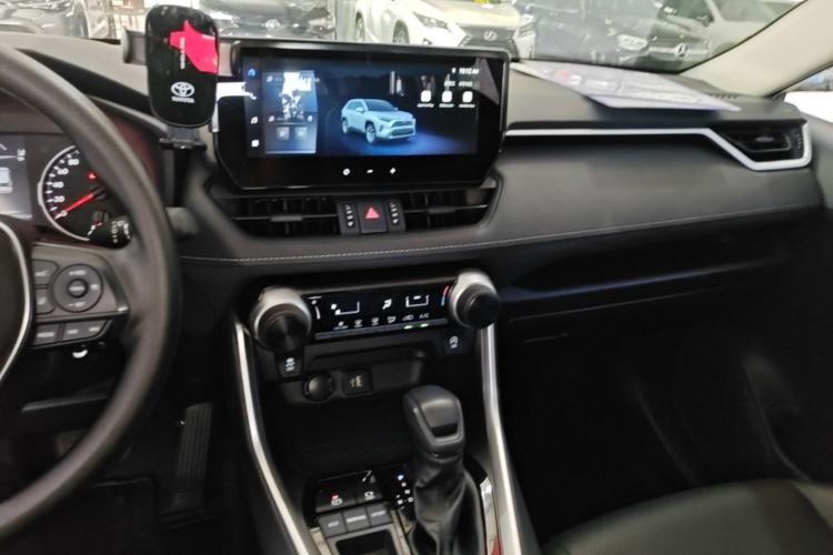 Used Toyota RAV4 2024 2.0L CVT Two-Wheel Drive Urban Edition Center Console