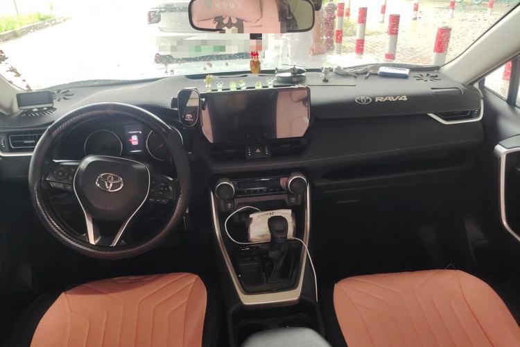 Used Toyota RAV4 2024 2.0L CVT Two-Wheel Drive Urban Edition Center Console