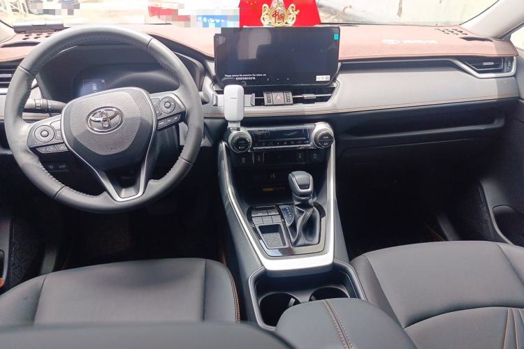 Used Toyota RAV4 2024 2.0L CVT Two-Wheel Drive Fashion Plus Edition Center Console