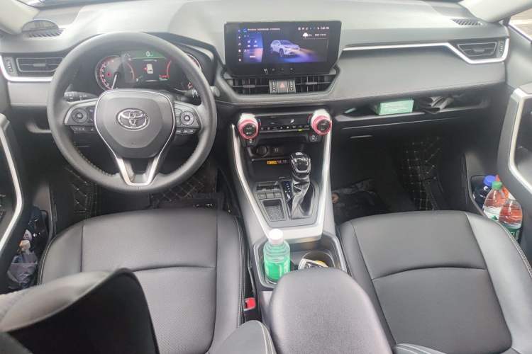 Used Toyota RAV4 2024 2.0L CVT Two-Wheel Drive Fashion Edition Center Console
