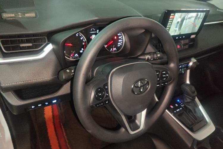 Used Toyota RAV4 2024 2.0L CVT Two-Wheel Drive Urban Edition Center Console