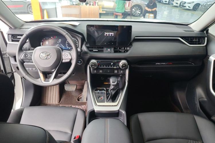 Used Toyota RAV4 2024 2.0L CVT Two-Wheel Drive Fashion Plus Edition Center Console