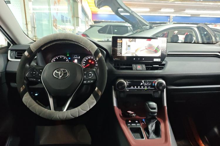 Used Toyota RAV4 2024 2.0L CVT Two-Wheel Drive Urban Edition Center Console