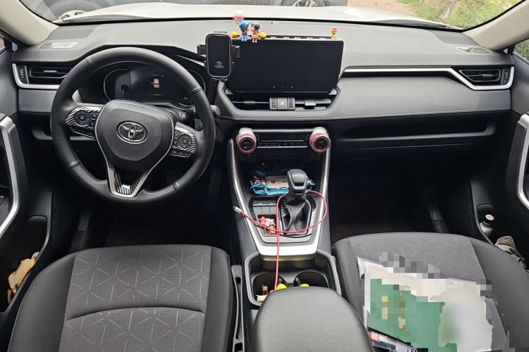 Used Toyota RAV4 2024 2.0L CVT Two-Wheel Drive Fashion Edition Center Console