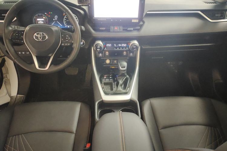 Used Toyota RAV4 2024 2.0L CVT Two-Wheel Drive Fashion Plus Edition Center Console