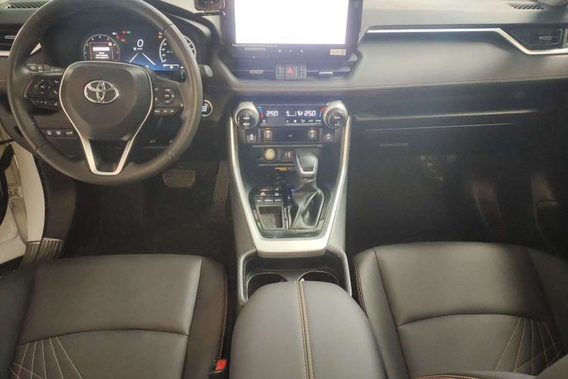 Used Toyota RAV4 2024 2.0L CVT Two-Wheel Drive Fashion Plus Edition Center Console