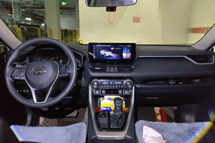 Used Toyota RAV4 2024 2.0L CVT Two-Wheel Drive Fashion Plus Edition Center Console