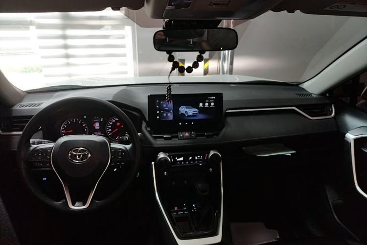 Used Toyota RAV4 2024 2.0L CVT Two-Wheel Drive Urban Edition Center Console