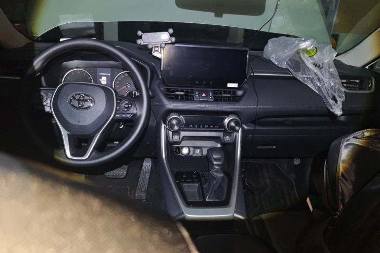 Used Toyota RAV4 2024 2.0L CVT Two-Wheel Drive Urban Edition Center Console