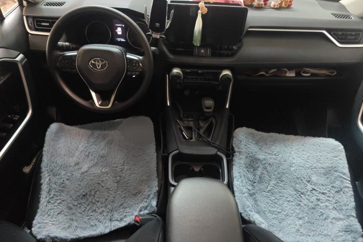 Used Toyota RAV4 2024 2.0L CVT Two-Wheel Drive Urban Edition Center Console
