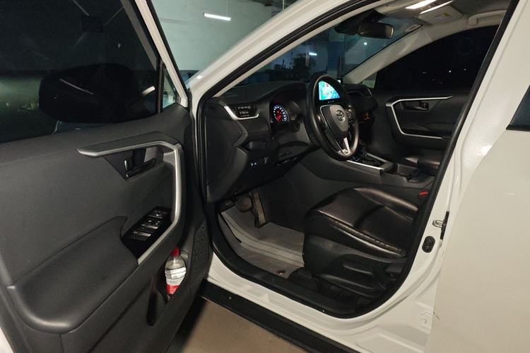 Used Toyota RAV4 2024 2.0L CVT Two-Wheel Drive Urban Edition Driver Seat